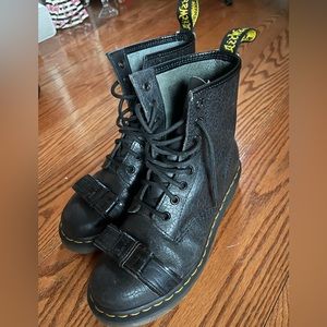 Dr martens 1460 crackle bow boots